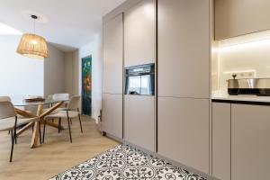 Kuchyňa alebo kuchynka v ubytovaní LUXURY APARTMENT Benalmadena Costa