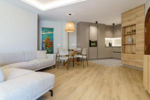 Kuchyňa alebo kuchynka v ubytovaní LUXURY APARTMENT Benalmadena Costa