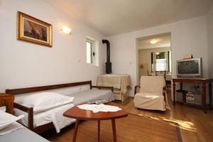 Predel za sedenje v nastanitvi Apartments and rooms with parking space Tucepi, Makarska - 6901