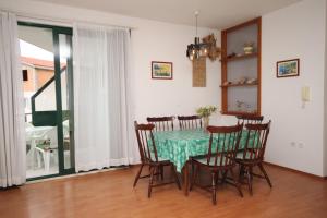 Fotografie z fotogalerie ubytování Apartments with a parking space Brela, Makarska - 6907 v destinaci Brela