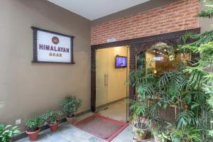 Un certificat, premiu, logo sau alt document afișat la Himalayan Ghar
