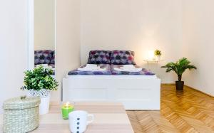 Posedenie v ubytovaní Cozy 2 Bedroom Apartment In Terez Boulevard.