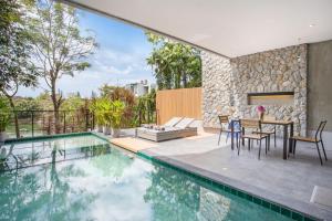 Swimmingpoolen hos eller tæt på Villa Jeanne