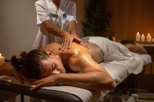 a woman getting a massage from a therapist at RVHotels Spa Vila de Caldes - Adults only in Caldes de Montbui