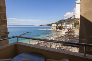 a balcony with a view of the ocean at Apartments by the sea Drasnice, Makarska - 6697 in Drasnice