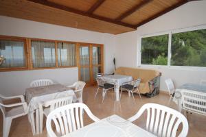 Fotografia z galérie ubytovania Apartments and rooms with parking space Brela, Makarska - 6895 v destinácii Brela + 27 fotografií