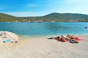 Fotografia z galérie ubytovania Seaside holiday house Vinisce, Trogir - 14704 v destinácii Vinišće