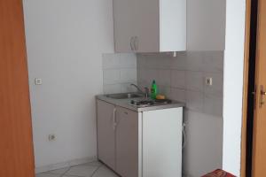Kuchyň nebo kuchyňský kout v ubytování Apartments by the sea Podaca, Makarska - 6745