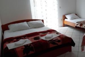 Postel nebo postele na pokoji v ubytování Apartments by the sea Podaca, Makarska - 6745