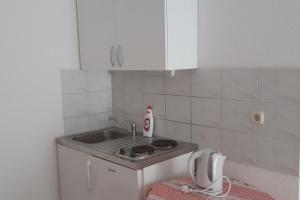 Kuchyň nebo kuchyňský kout v ubytování Apartments by the sea Podaca, Makarska - 6745