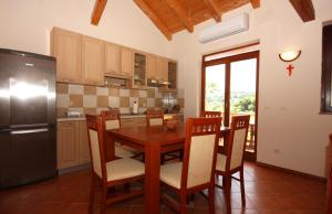 Kuchyň nebo kuchyňský kout v ubytování Seaside holiday house Tisno, Murter - 5094