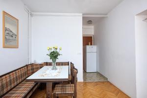 Kuchyň nebo kuchyňský kout v ubytování Apartments and rooms by the sea Tisno, Murter - 5128