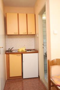 Kuchyň nebo kuchyňský kout v ubytování Apartments with a parking space Baska Voda, Makarska - 6912