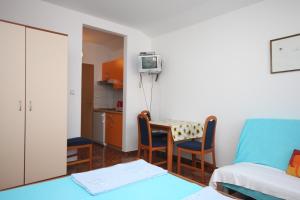 a small living room with a table and a couch at Apartments by the sea Zivogosce - Porat, Makarska - 6699 in Igrane
