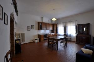 Kuchyň nebo kuchyňský kout v ubytování Agriturismo Poggio ai Grilli