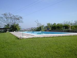 Bazén v ubytování Agriturismo Poggio ai Grilli nebo v jeho okolí