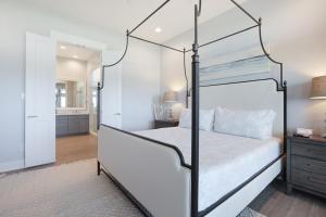 Ένα ή περισσότερα κρεβάτια σε δωμάτιο στο Seashells By The Seashore home