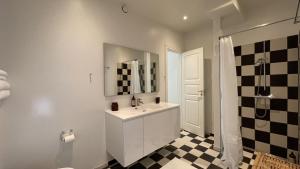 Et badeværelse på ApartmentInCopenhagen Apartment 1506