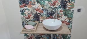 A bathroom at Casita del Río Ourense