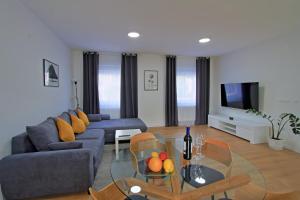a living room with a couch and a table at Apartman F&F 2 in Otočac