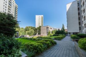 Vonkajšia záhrada v ubytovaní Metro Wilanowska Homely Apartment