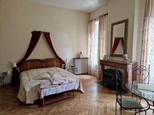 Posteľ alebo postele v izbe v ubytovaní Chateau de Viviez