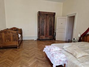 Posteľ alebo postele v izbe v ubytovaní Chateau de Viviez