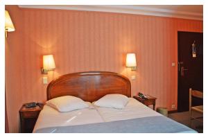 Ein Bett oder Betten in einem Zimmer der Unterkunft Hotel du Roy