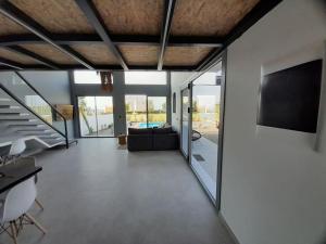 a living room with a couch and a flat screen tv at Casa di Rea Sanfilippo in Soroni