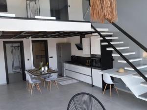 a kitchen with a staircase and a table and chairs at Casa di Rea Sanfilippo in Soroni