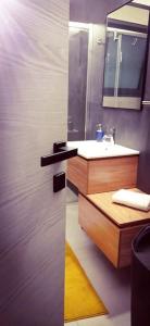 a bathroom with a sink and a mirror at ANDIRIVIENI☆LECCE ☆CASA VACANZE LECCE in Lecce