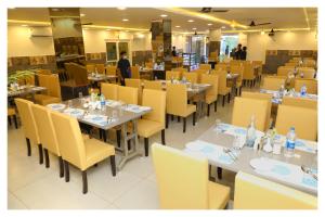 Restaurace v ubytování Clarks Inn Express ,Sirkazhi