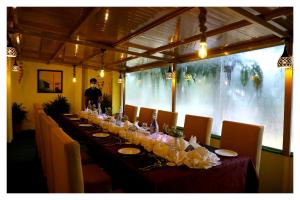 Restaurace v ubytování Clarks Inn Express ,Sirkazhi