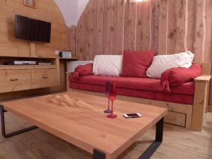 Χώρος καθιστικού στο "Jacky" Appartement de charme suréquipé, 300m des pistes et centre village, casier à ski au pied des pistes, linge de lit et produit de toilette compris +8 φωτογραφίες