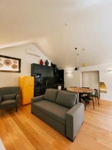 a living room with a couch and a table at Preia-Mar Duplex Setúbal Miradouro in Setúbal