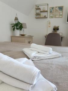 Fotografia z galérie ubytovania Chez Romy - studio équipé avec wifi - proche plage Deauville v destinácii Tourgeville