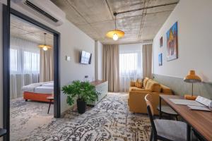 Postel nebo postele na pokoji v ubytování Arche Hotel Wrocław Airport