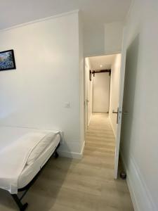 Posteľ alebo postele v izbe v ubytovaní Bas de villa avec piscine, 5km de la plage