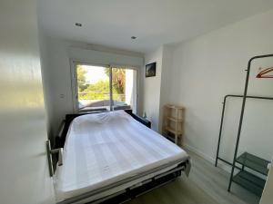 Posteľ alebo postele v izbe v ubytovaní Bas de villa avec piscine, 5km de la plage