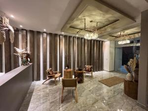 a lobby with chairs and a table and a chandelier at Zen Suites by Regente in Oaxaca City