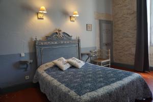En eller flere senge i et værelse på Les Deux Tours
