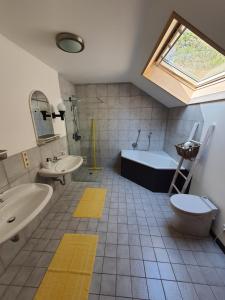Koupelna v ubytování B&B Am Sahrbach
