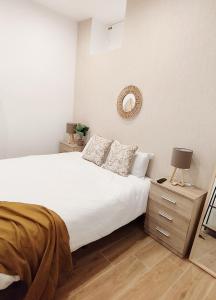 A bed or beds in a room at Realejo Lovely Flat