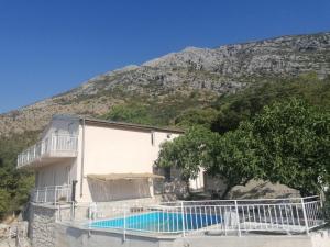Swimming pool sa o malapit sa Villa Sonja apartments