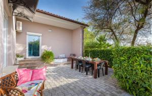 a patio with a table and chairs on a patio at 3 Bedroom Cozy Home In Svetvincenat in Smoljanci
