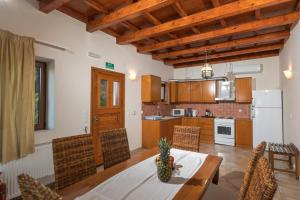 Kuchyň nebo kuchyňský kout v ubytování Cretan Exclusive Villas
