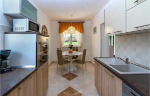 Kuchyň nebo kuchyňský kout v ubytování Holiday Home Rabac 13