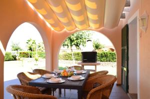 a dining room with an arched ceiling and a table and chairs at Villas Las Golondrinas in Cala'n Bosch