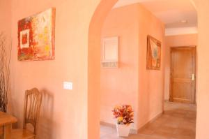 a hallway with a vase of flowers on a wall at Villas Las Golondrinas in Cala'n Bosch