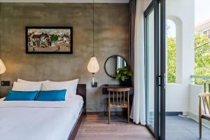 Giường trong phòng chung tại Lacasa Old Town Villa